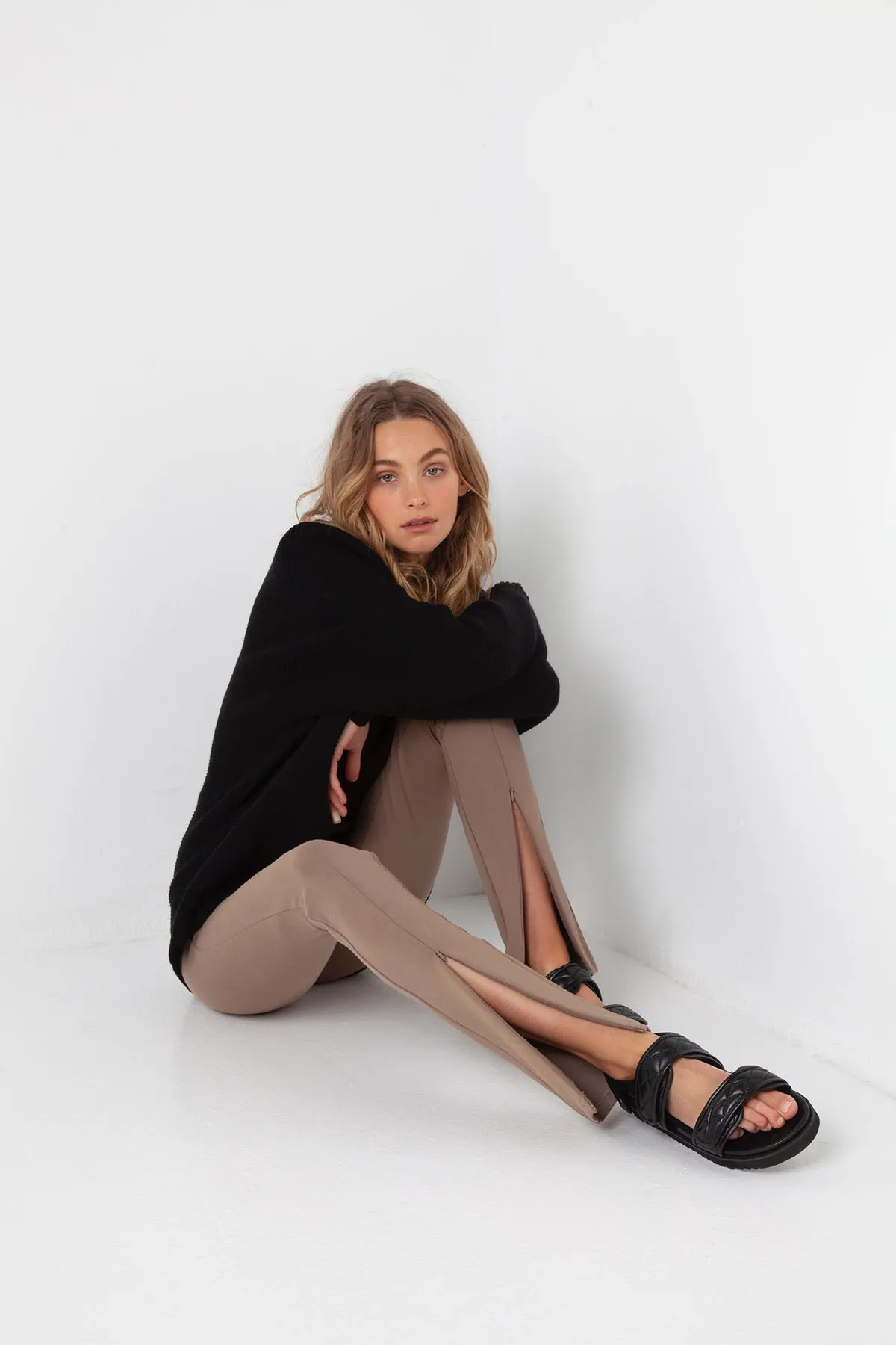 Darlo taupe zip split leggings