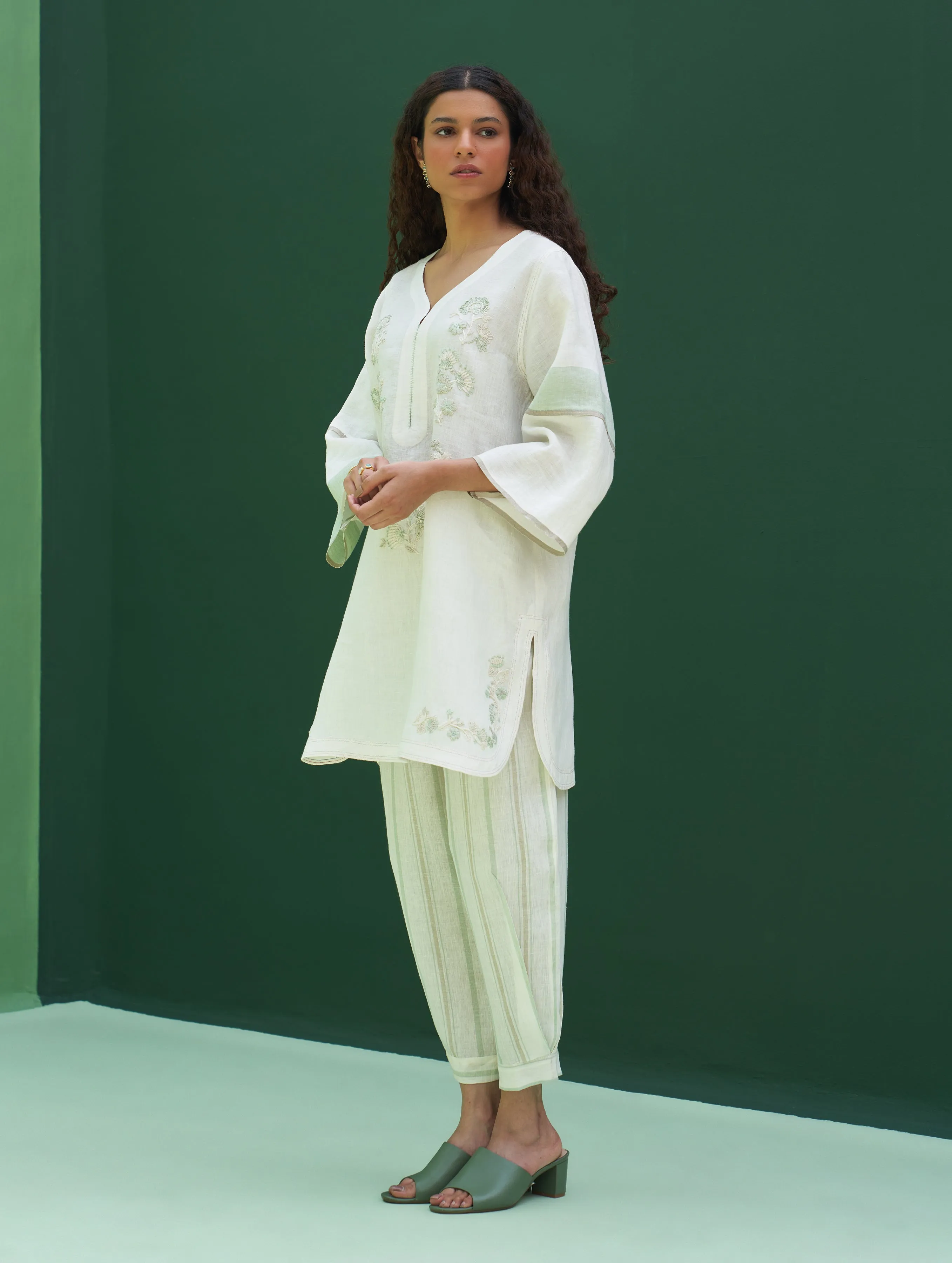 Insha Hand-Embroidered Kurta Set - Ivory